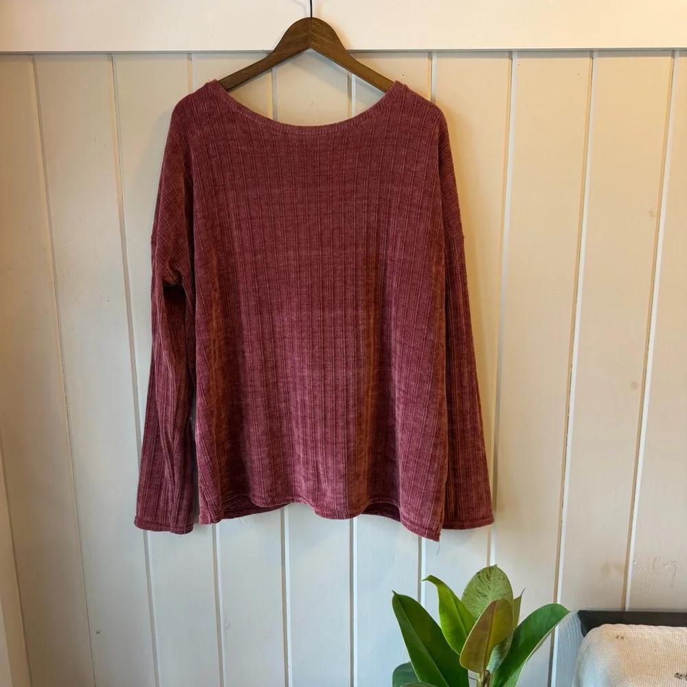 Easel Long Sleeve Burgundy Red Velvet Ribbed Sweater w/ Open Back, Size L, NWOT